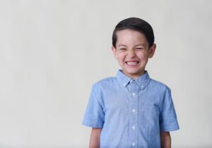 Read more about the article هل ابني غبي؟: التعامل مع التحديات في تقدير قدرات الأطفال