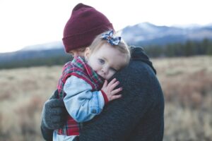 Read more about the article أهمية التربية الإيجابية للأطفال: بناء شخصية مستقرة ومجتمع سليم