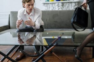 Read more about the article تأثير انفصال الزوجين على نفسيتهما