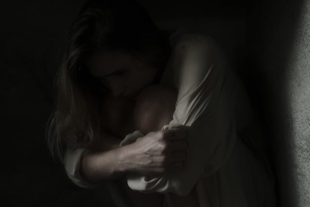 You are currently viewing منطقة الأمان: الفهم والتحرر من القيود النفسية