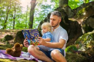 Read more about the article دور الأب في تربية الأطفال: كيف تكون قدوة إيجابية لأبنائك