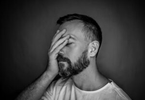 Read more about the article أهم 10 أسباب تؤدي إلى المشاكل النفسية