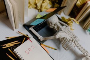 Read more about the article الهموم النفسية الحديثة: تحديات العقل في عصر السرعة والتكنولوجيا