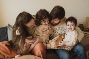 Read more about the article استراتيجيات قوية لتقوية العلاقة بين الوالدين والأبناء وبناء أسرة سعيدة