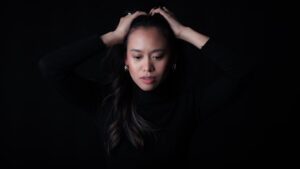 Read more about the article كيف نتجاوز مرحلة ما بعد الصدمة؟ خطوات للتعافي والنهوض من جديد