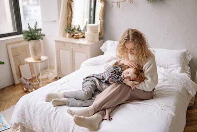 Read more about the article التربية الذكية تبدأ من الإنصات: فن الاستماع لطفلك