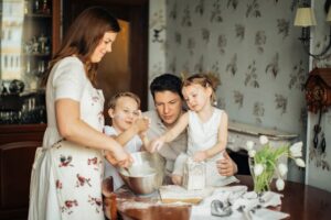 Read more about the article الأدوار الأسرية: متى تصبح مرنة ومتى يجب أن تبقى ثابتة؟