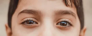 Read more about the article كيف تعرف أن طفلك يمر بمشكلة نفسية؟ دليل شامل للعلامات المبكرة وخطة دعم عملية