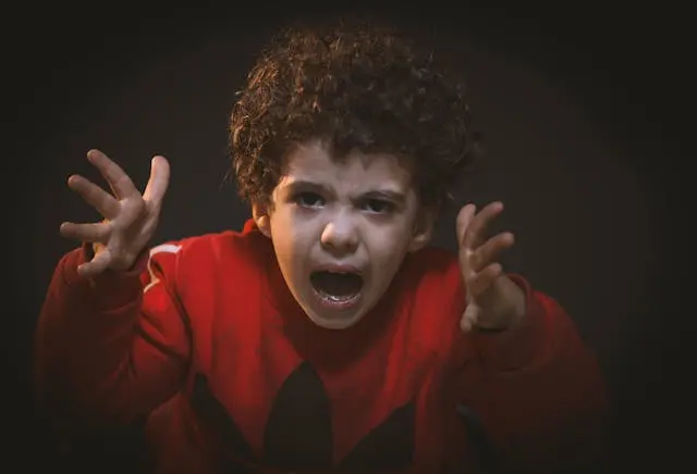 You are currently viewing كيف أتعامل مع الطفل شديد الحركة؟