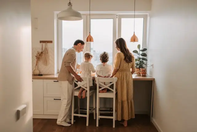 You are currently viewing 10 أسئلة مسائية تقرّبك من أبنائك كل يوم