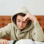 الصحة النفسية للمراهقين: دليل عملي لفهم أبنائك وحمايتهم من القلق والاكتئاب وضغط الدراسة